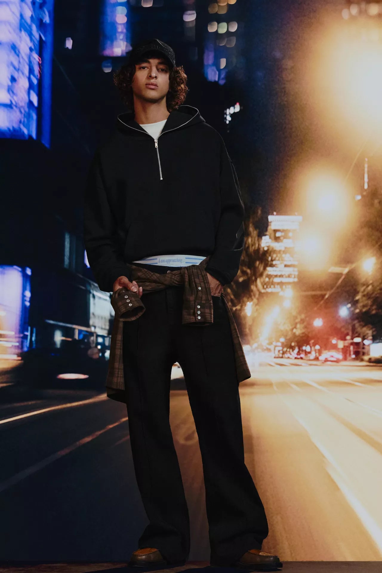 Back leather pocket detailed jean