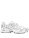 New Balance
mesh-panelled logo-patch sneakers