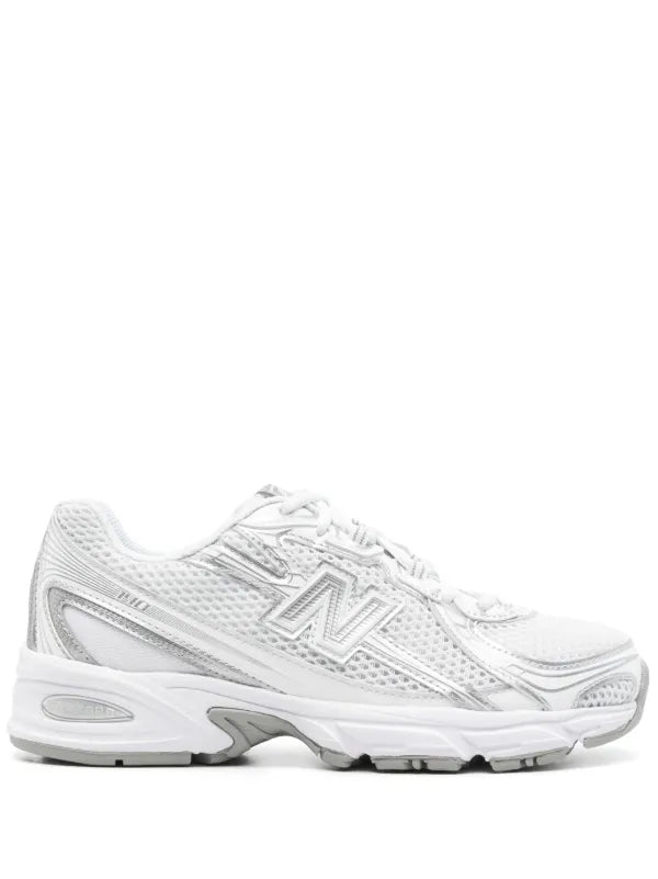 New Balance
mesh-panelled logo-patch sneakers