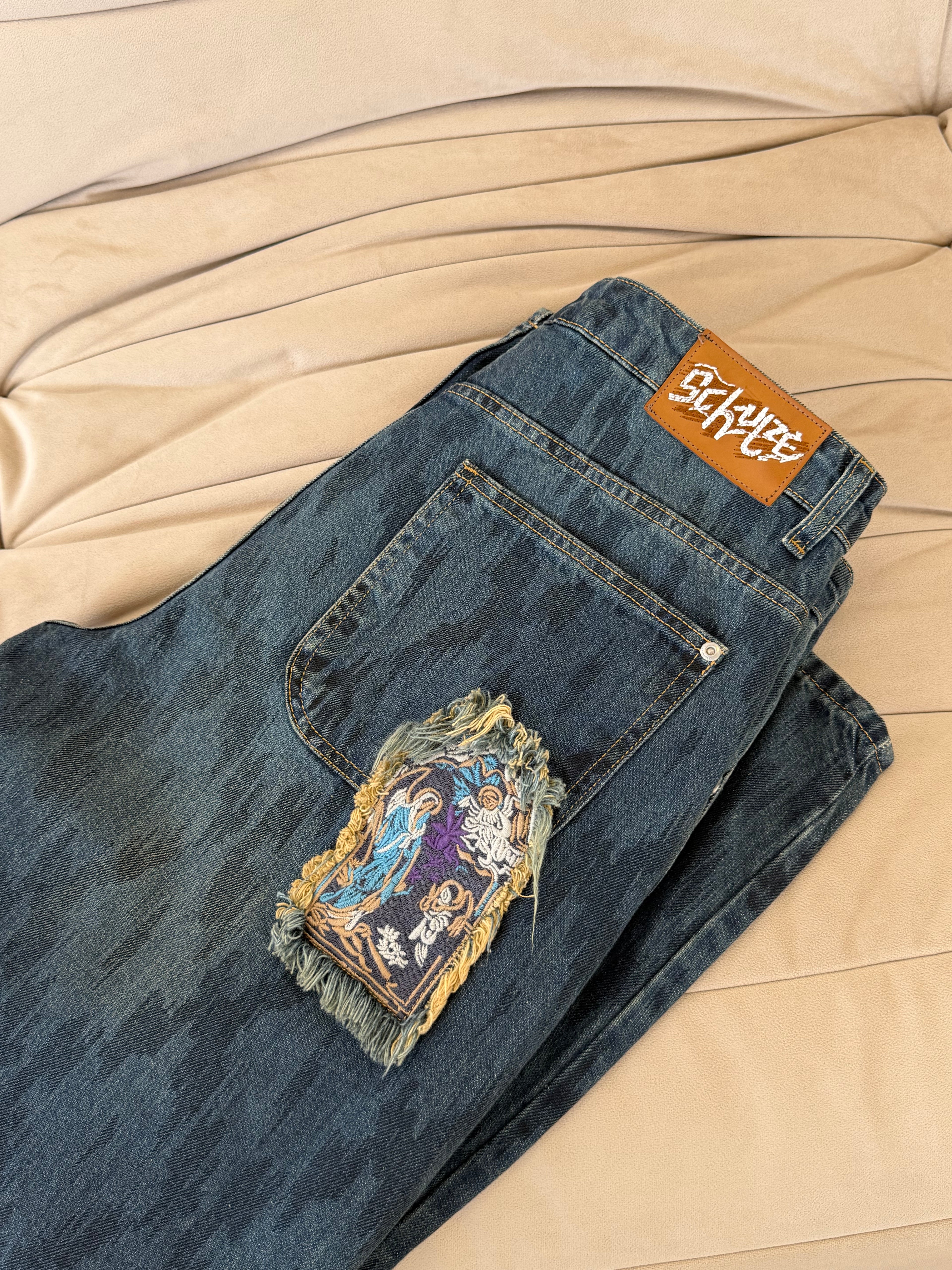 DERSCHUTZE JEANS