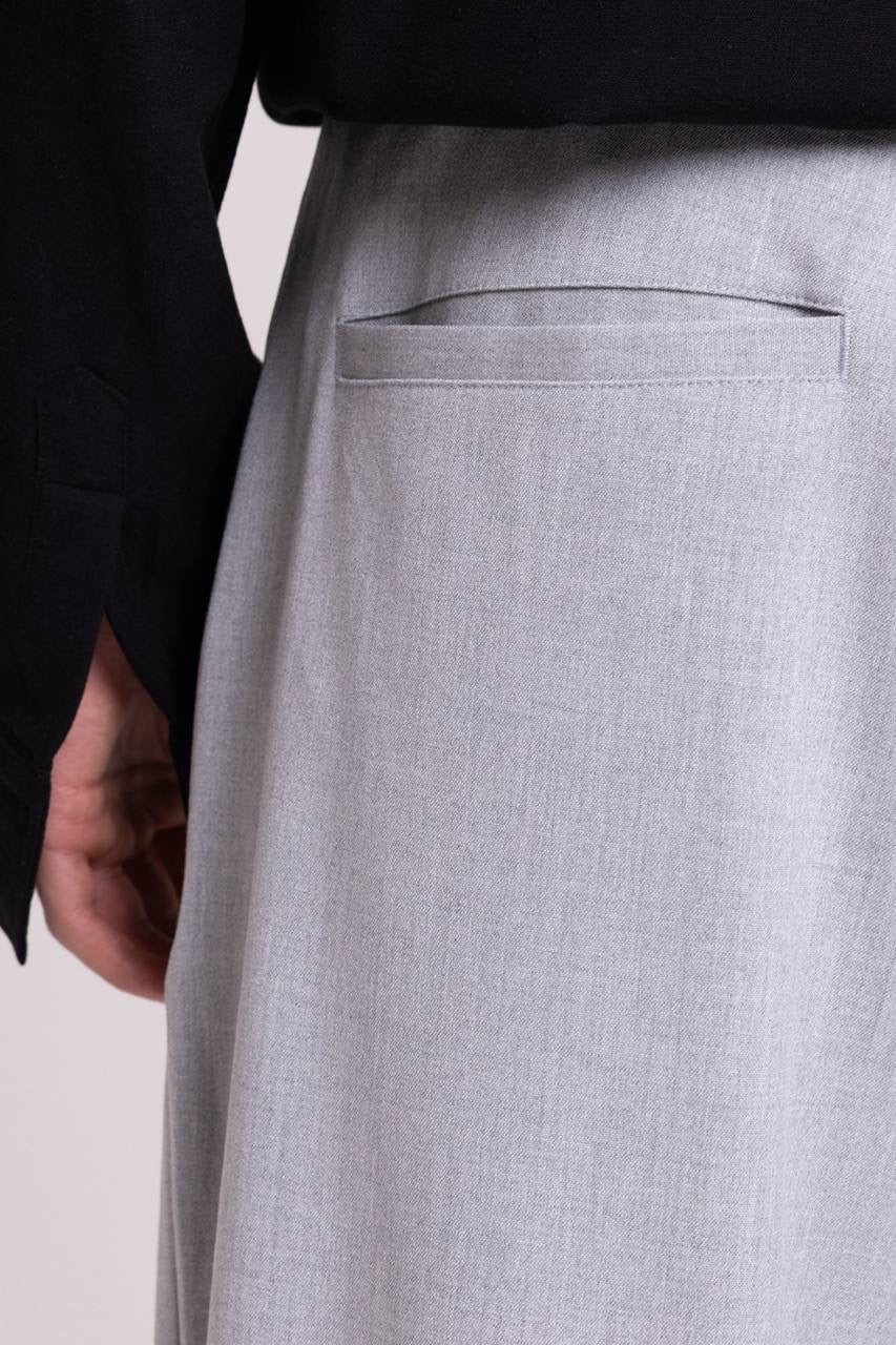 RELAXED FIT FLOWING PLEATED