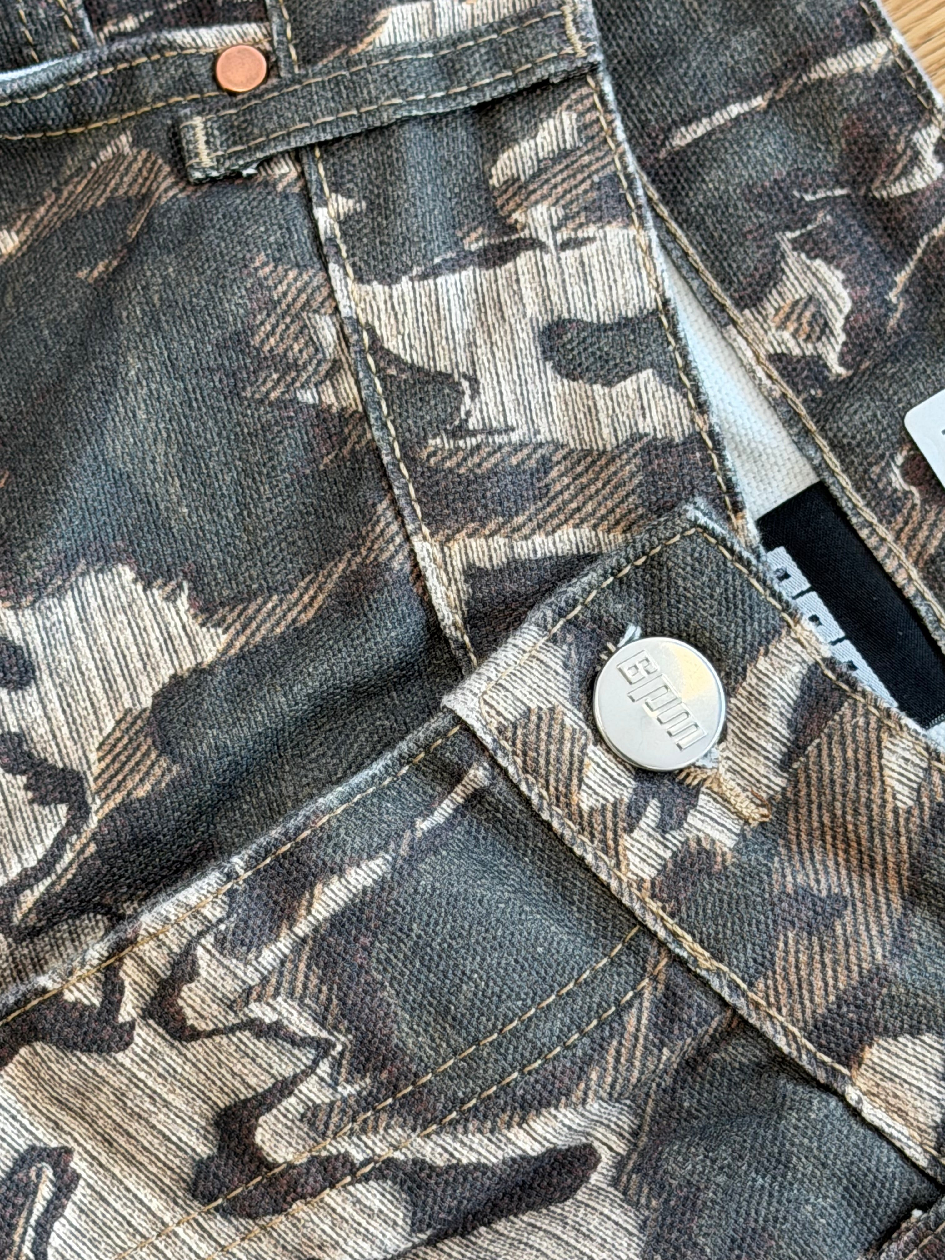 6PM CAMO JEANS