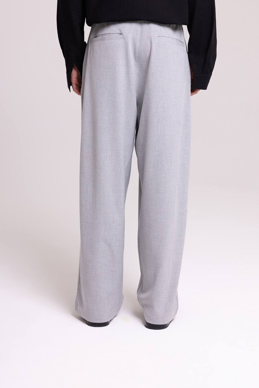 RELAXED FIT FLOWING PLEATED