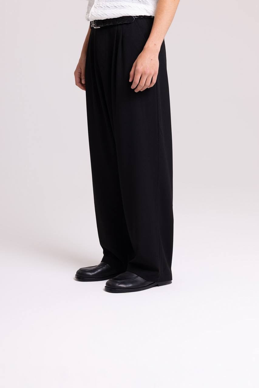 RELAXED FIT FLOWING PLEATED