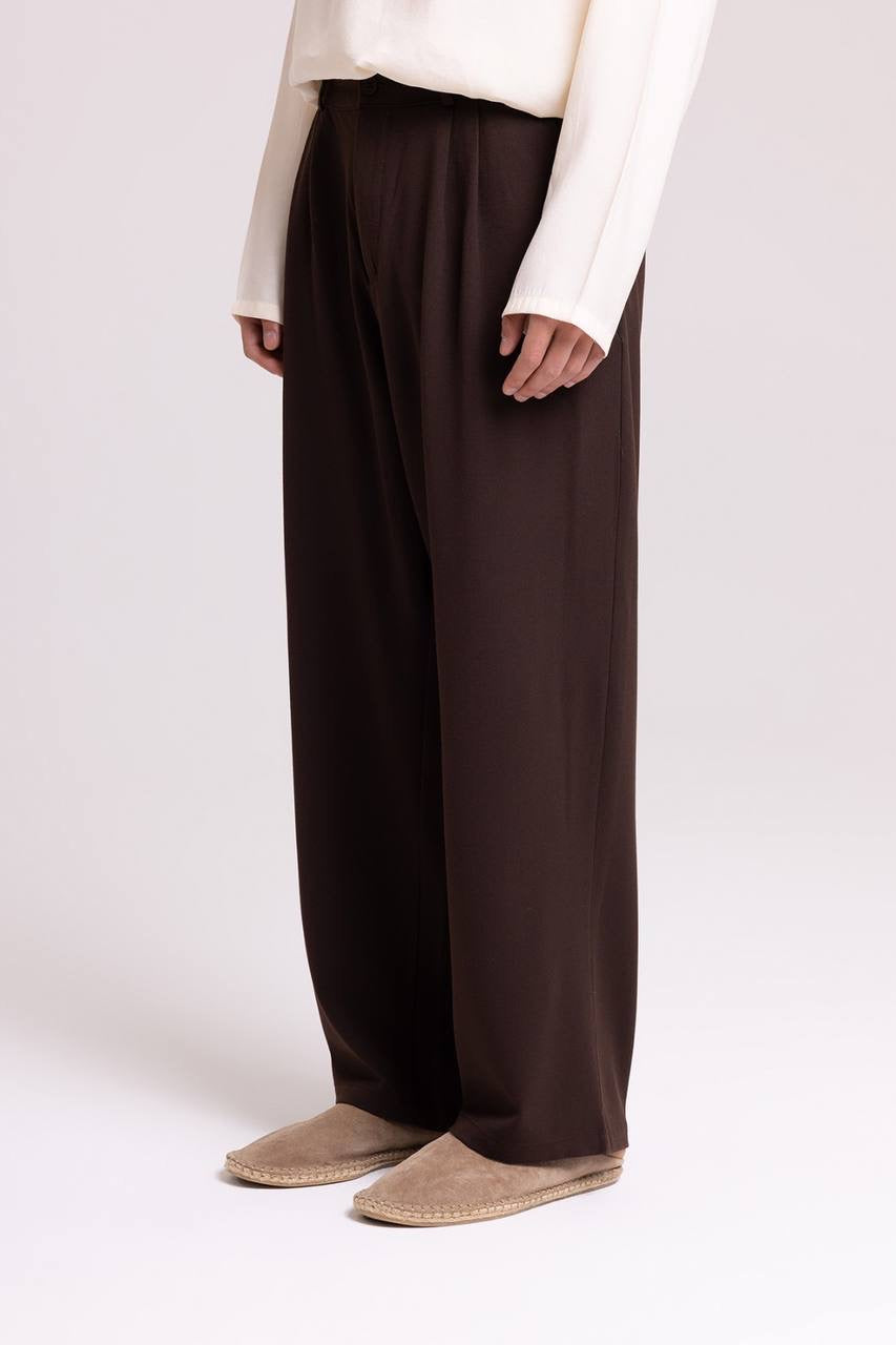 RELAXED FIT FLOWING PLEATED