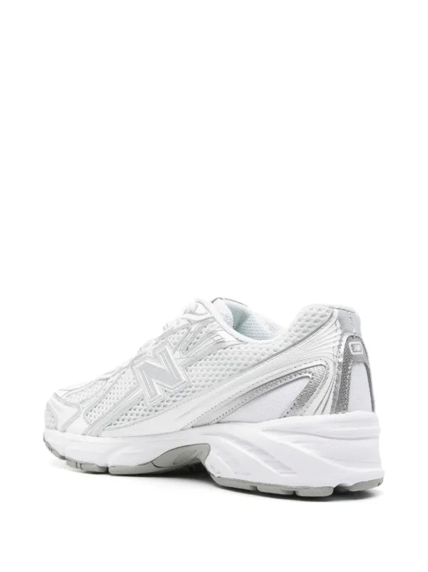 New Balance
mesh-panelled logo-patch sneakers