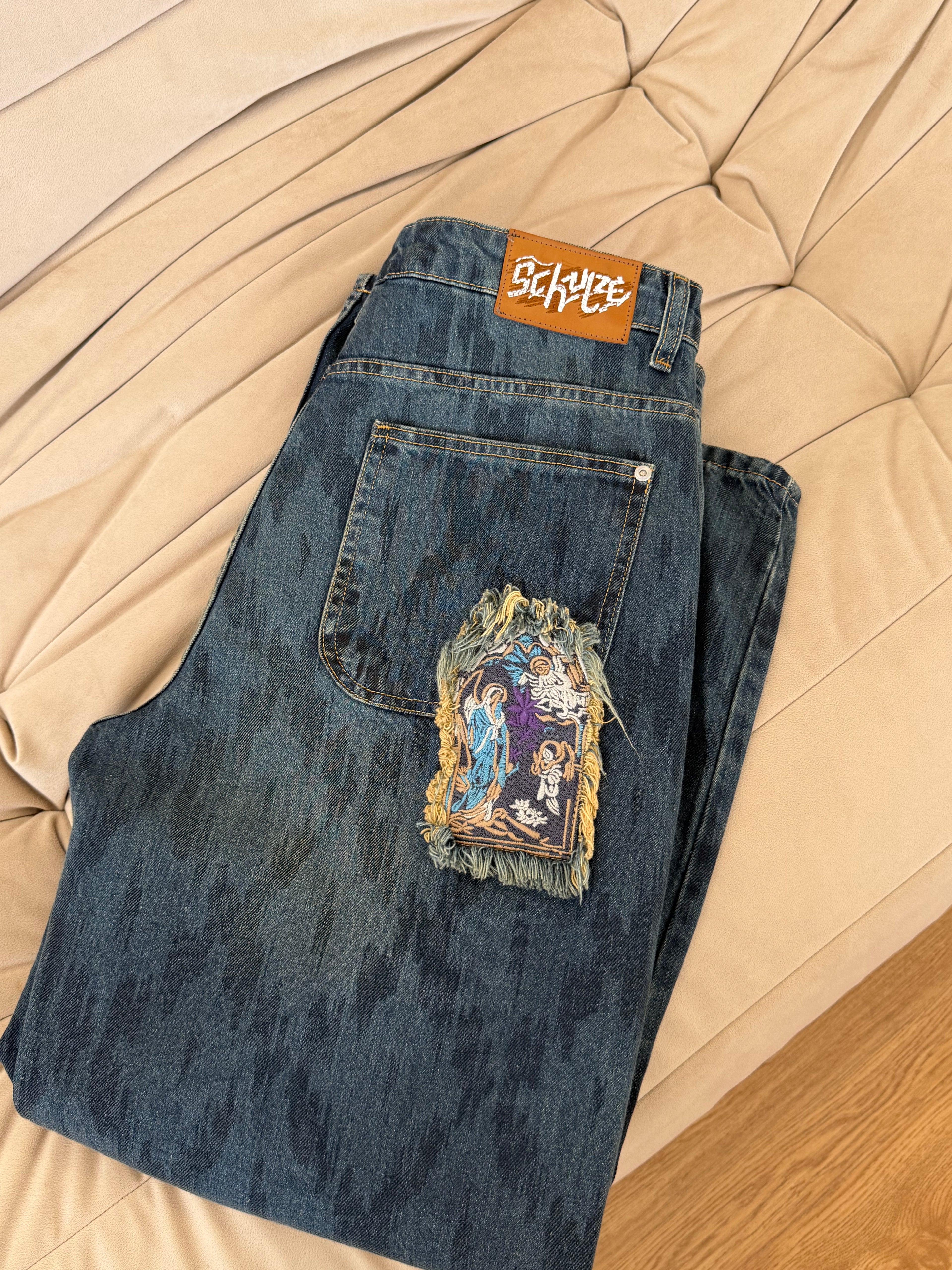 DERSCHUTZE JEANS
