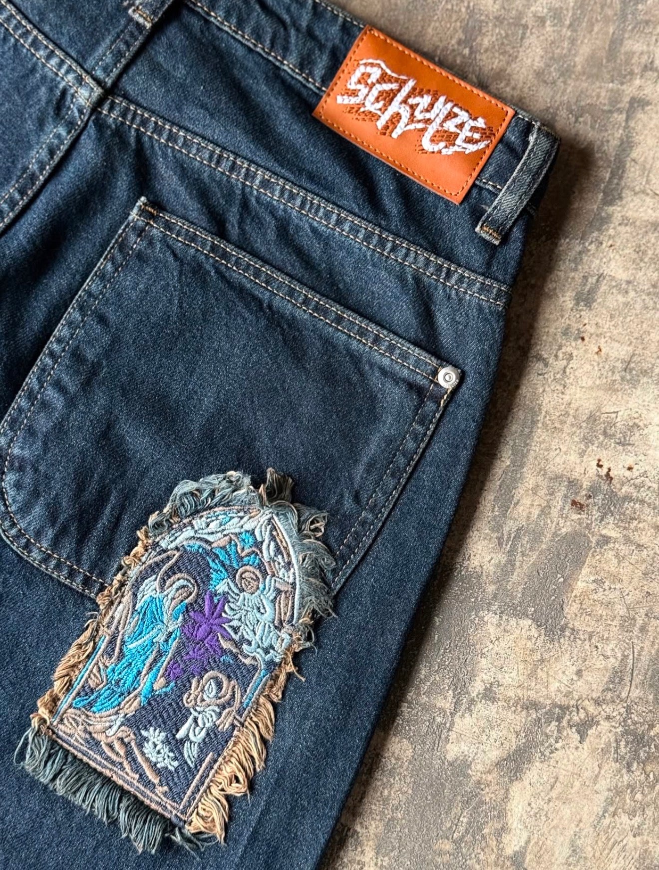 DERSCHUTZE JEANS
