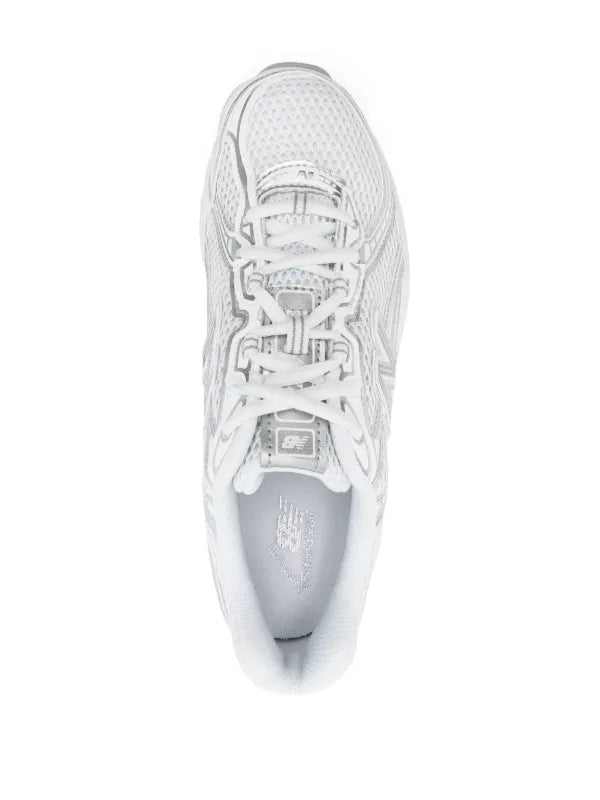 New Balance
mesh-panelled logo-patch sneakers