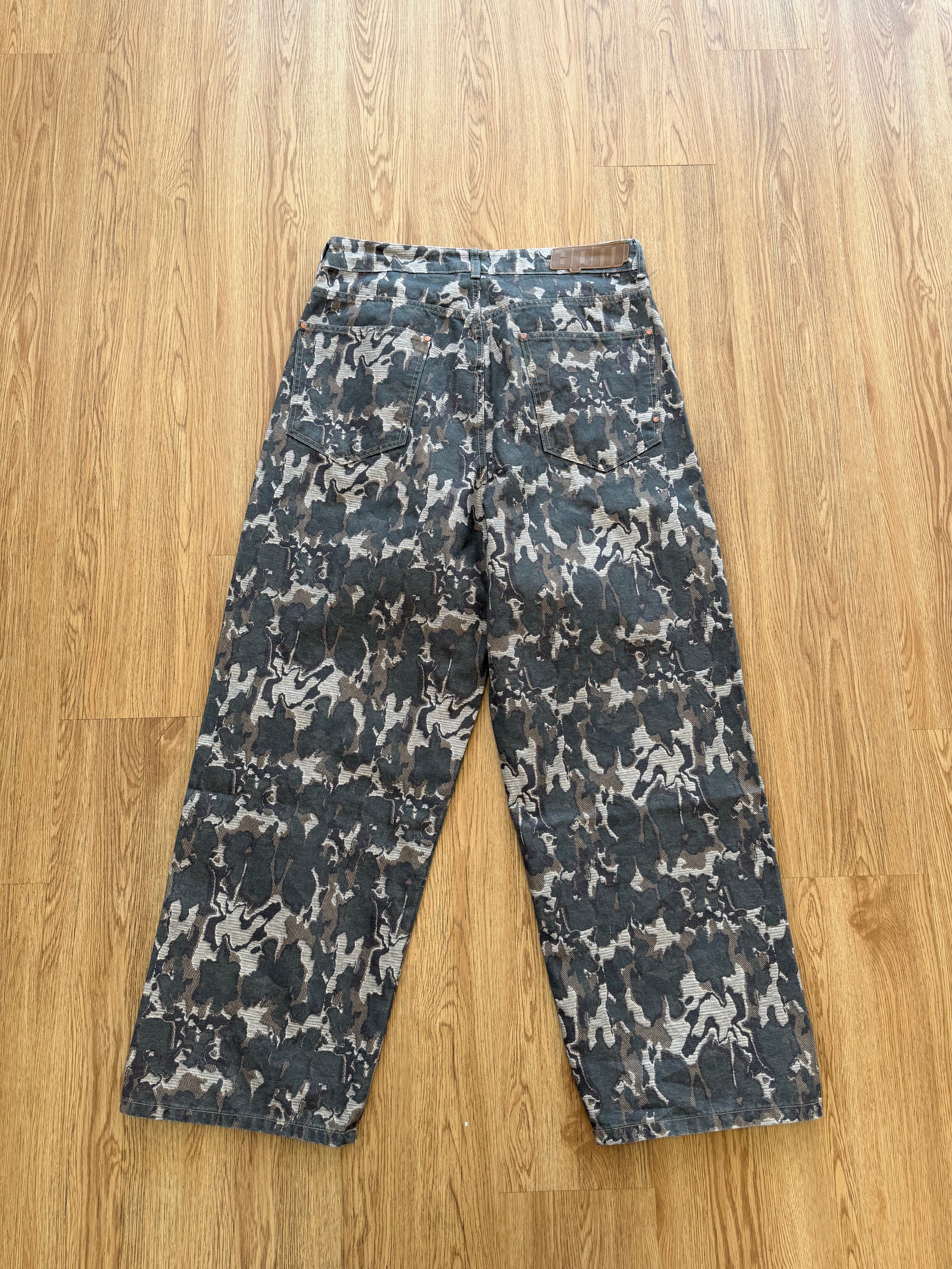 6PM CAMO JEANS