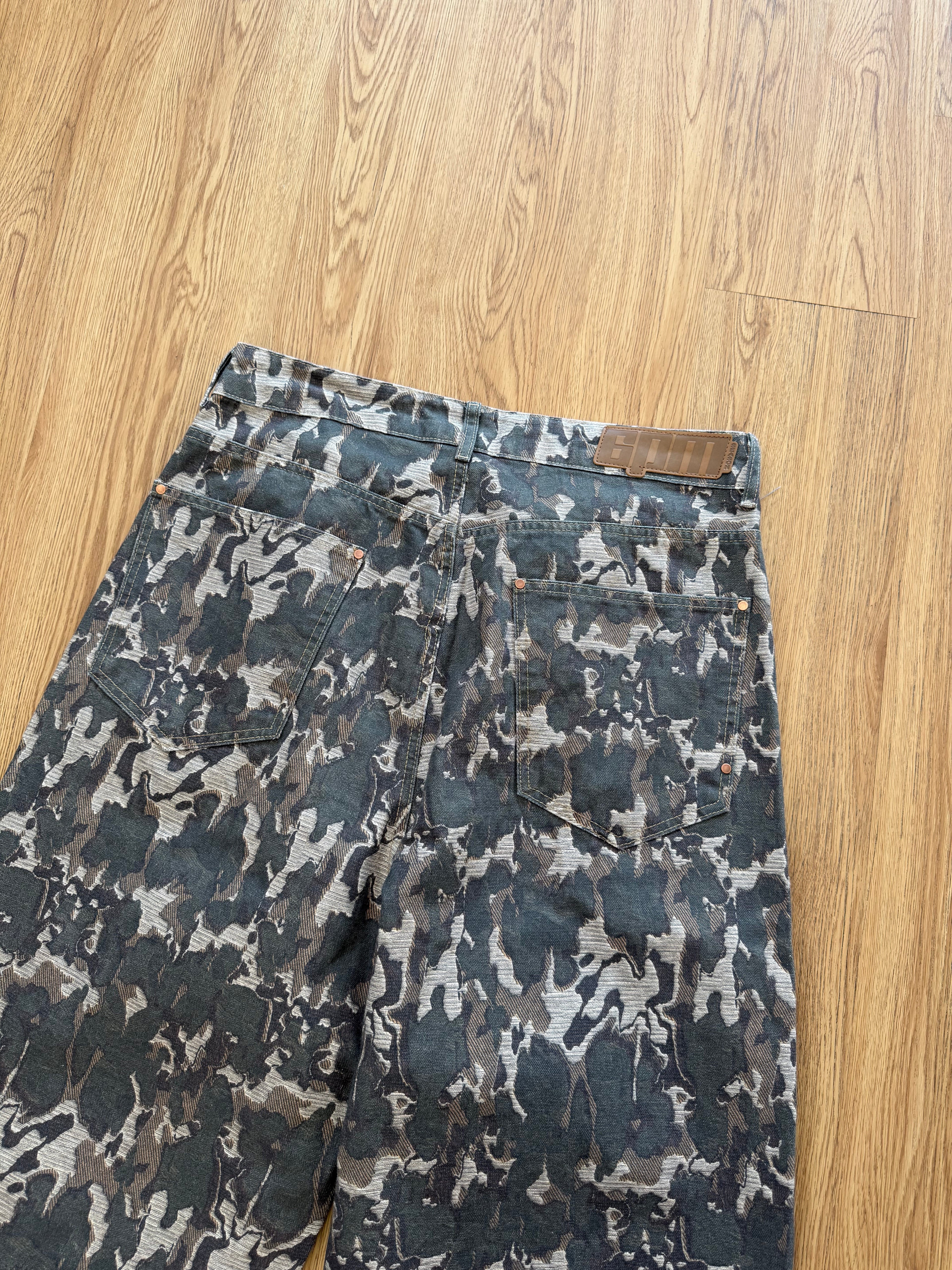 6PM CAMO JEANS