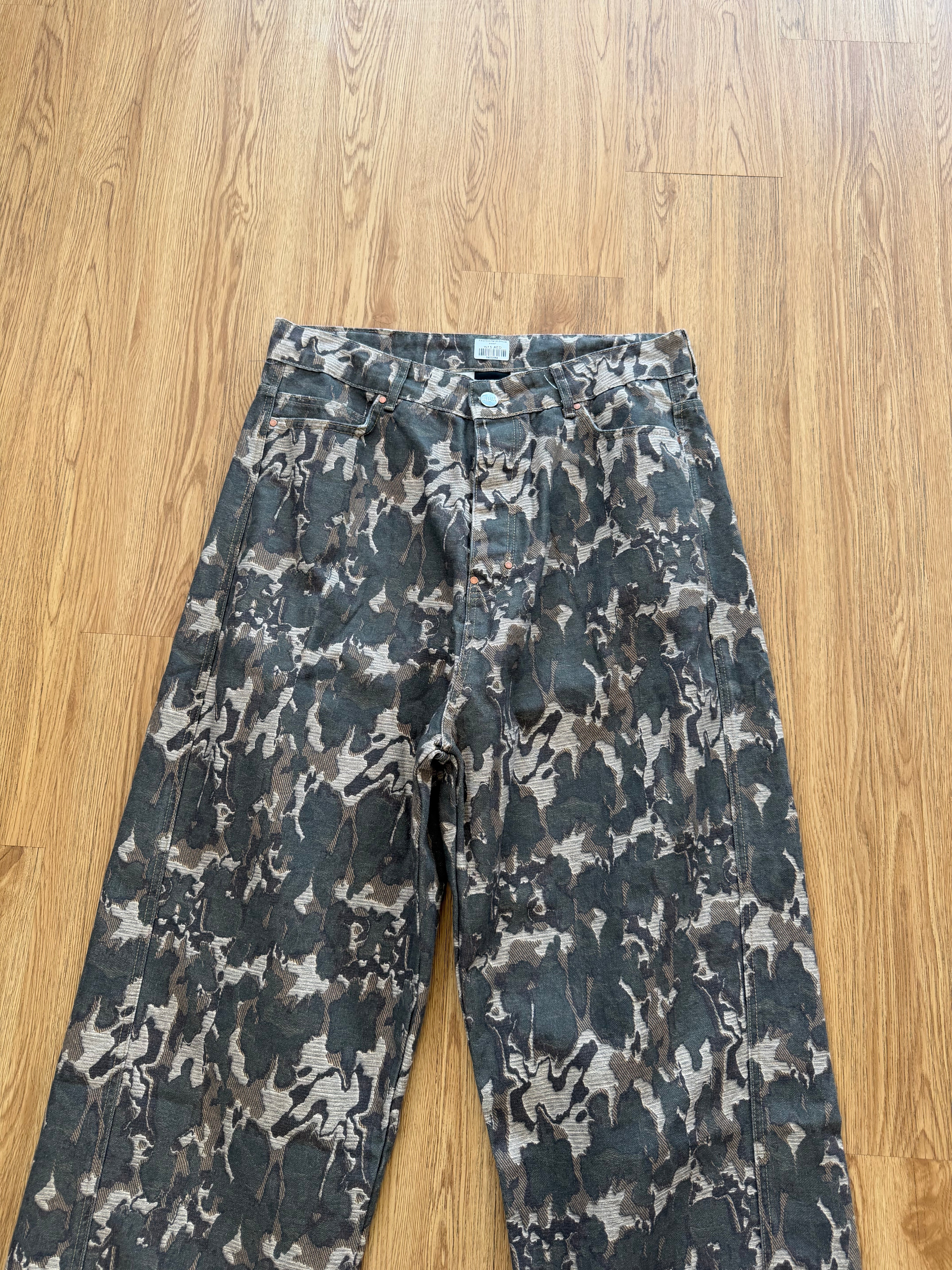 6PM CAMO JEANS