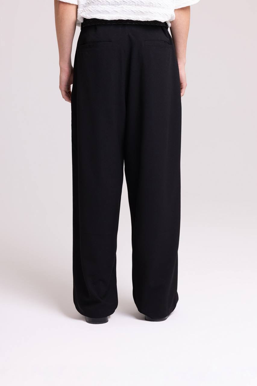 RELAXED FIT FLOWING PLEATED