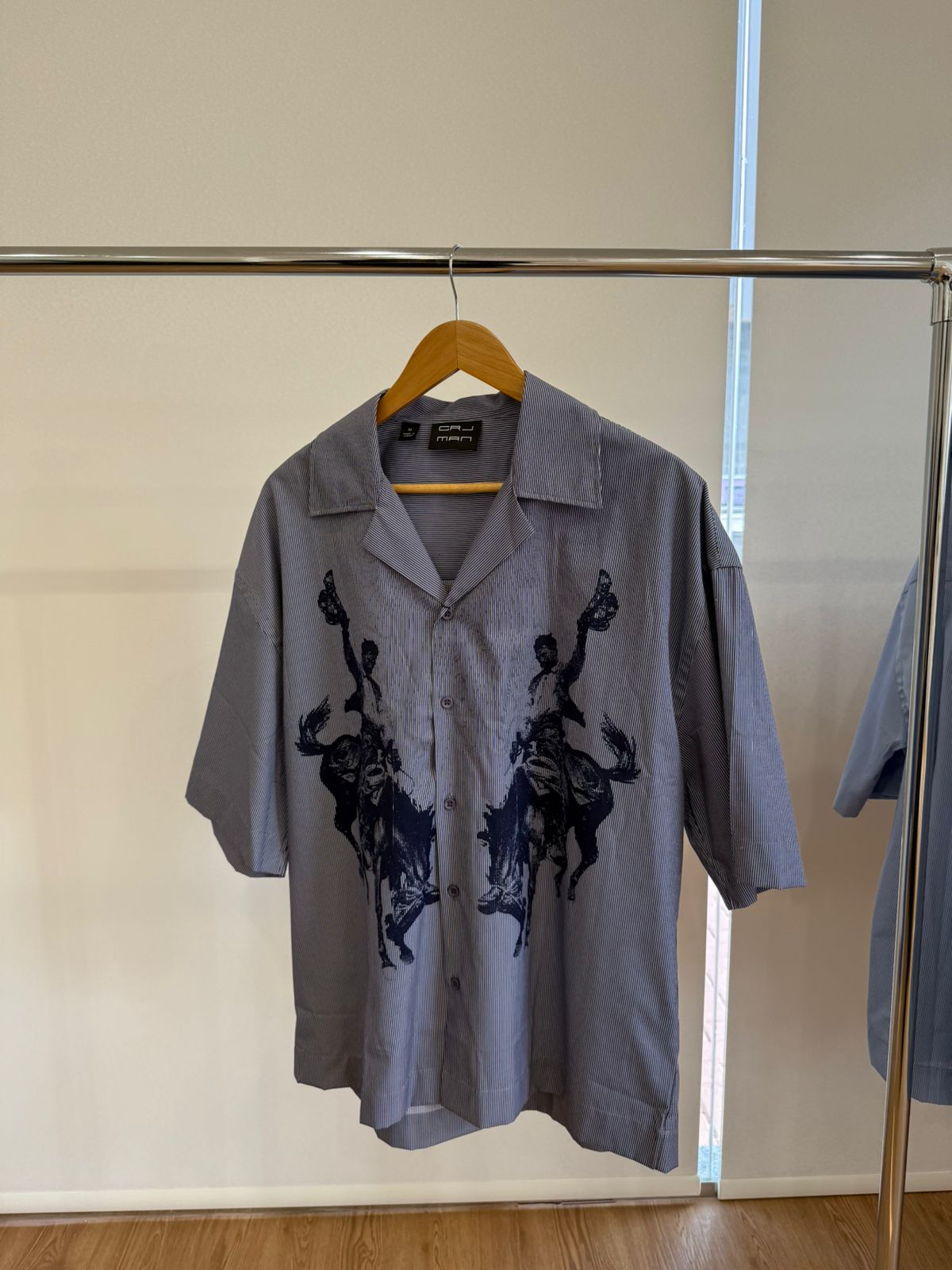 SHORT-SLEEVE PINSTRIPE RODEO BLACK SHIRT