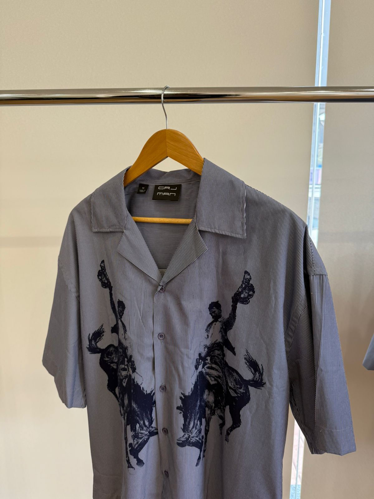 SHORT-SLEEVE PINSTRIPE RODEO BLACK SHIRT