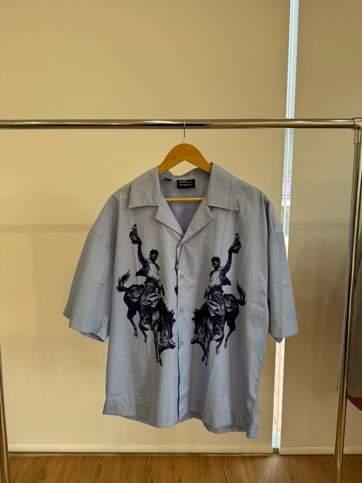 SHORT-SLEEVE PINSTRIPE RODEO GRAY SHIRT