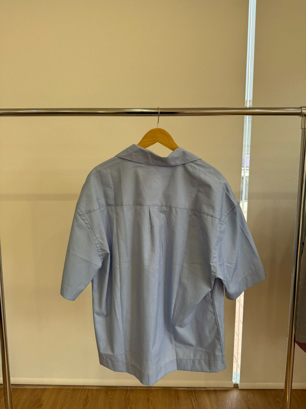 SHORT-SLEEVE PINSTRIPE RODEO GRAY SHIRT