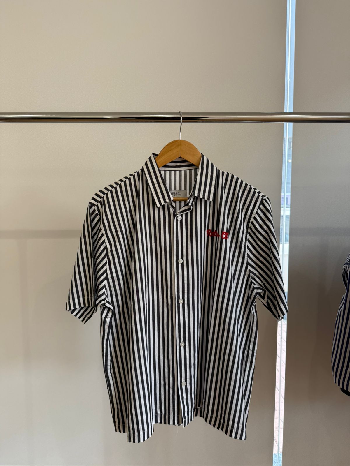 BLACK SHORT-SLEEVE EMBROIDERED SHIRT