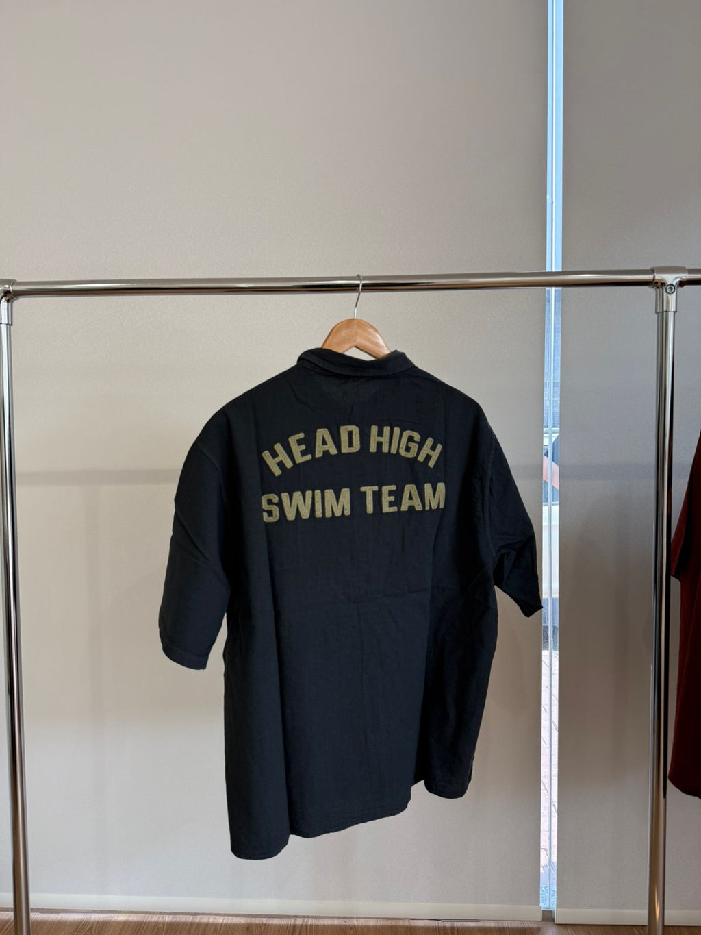 BLACK SHORT-SLEEVE SHIRT