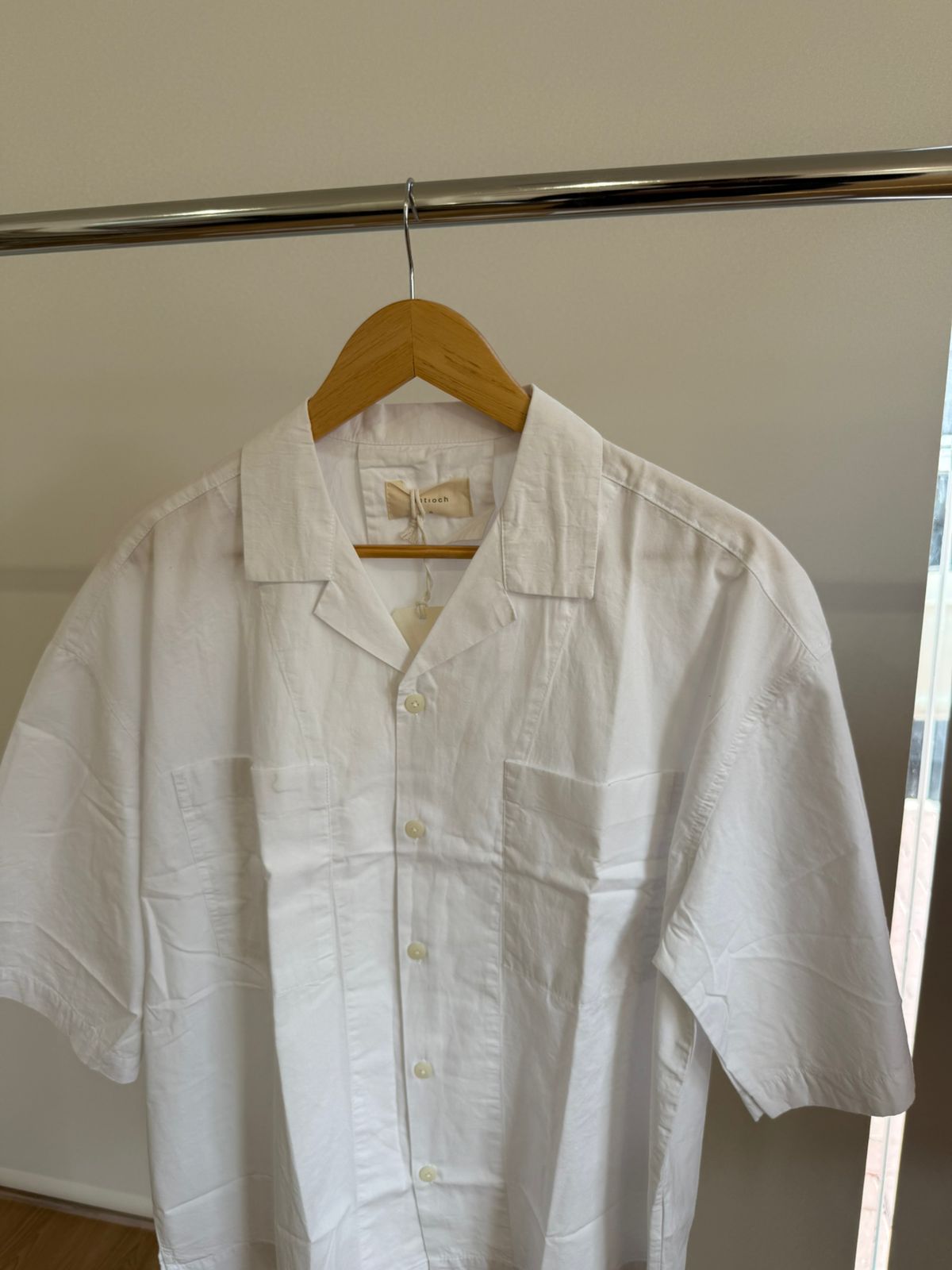 WHITE SHORT-SLEEVE CAMP SHIRT