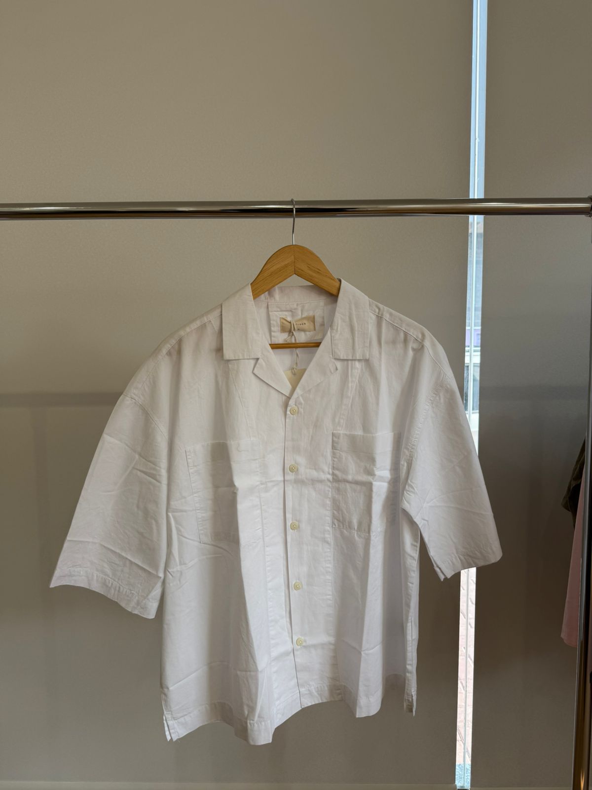 WHITE SHORT-SLEEVE CAMP SHIRT
