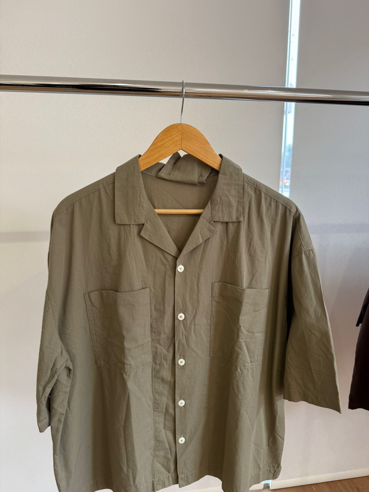 KHAKI SHORT-SLEEVE CAMP SHIRT