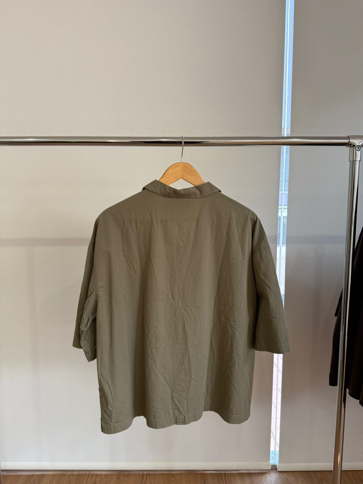 KHAKI SHORT-SLEEVE CAMP SHIRT