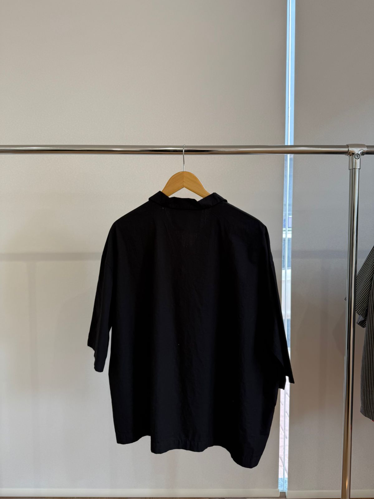 BLACK SHORT-SLEEVE CAMP SHIRT