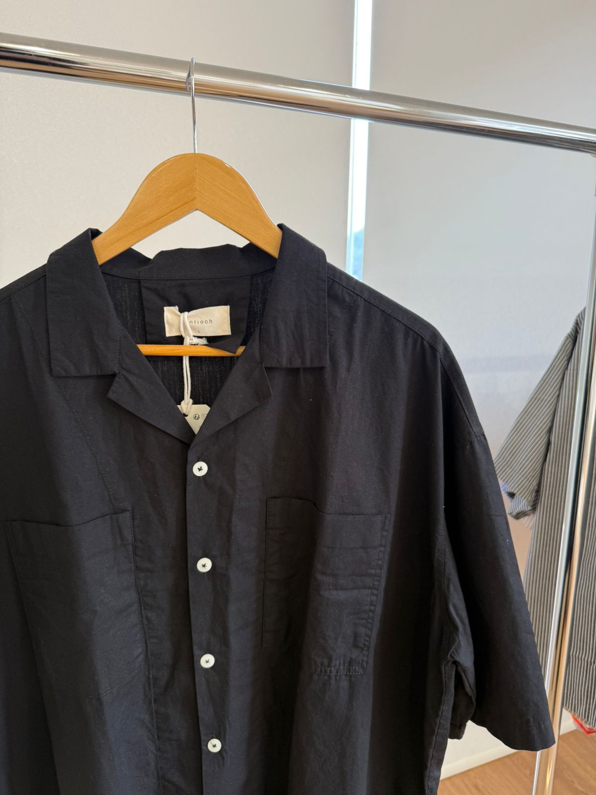 BLACK SHORT-SLEEVE CAMP SHIRT