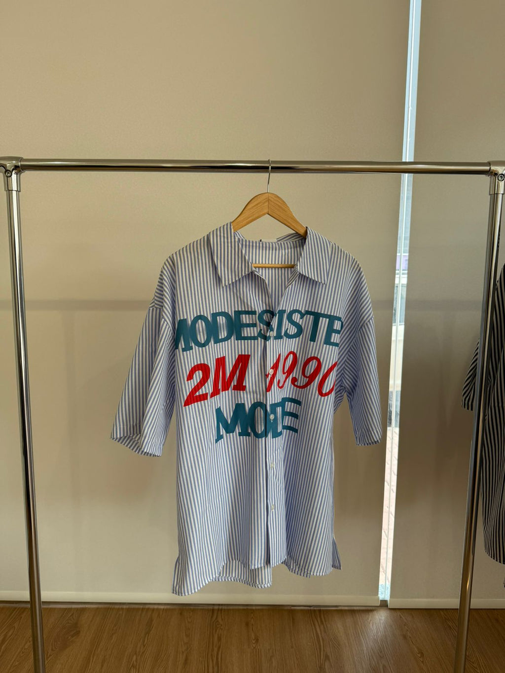 BLUE SHORT-SLEEVE STRIPED SHIRT