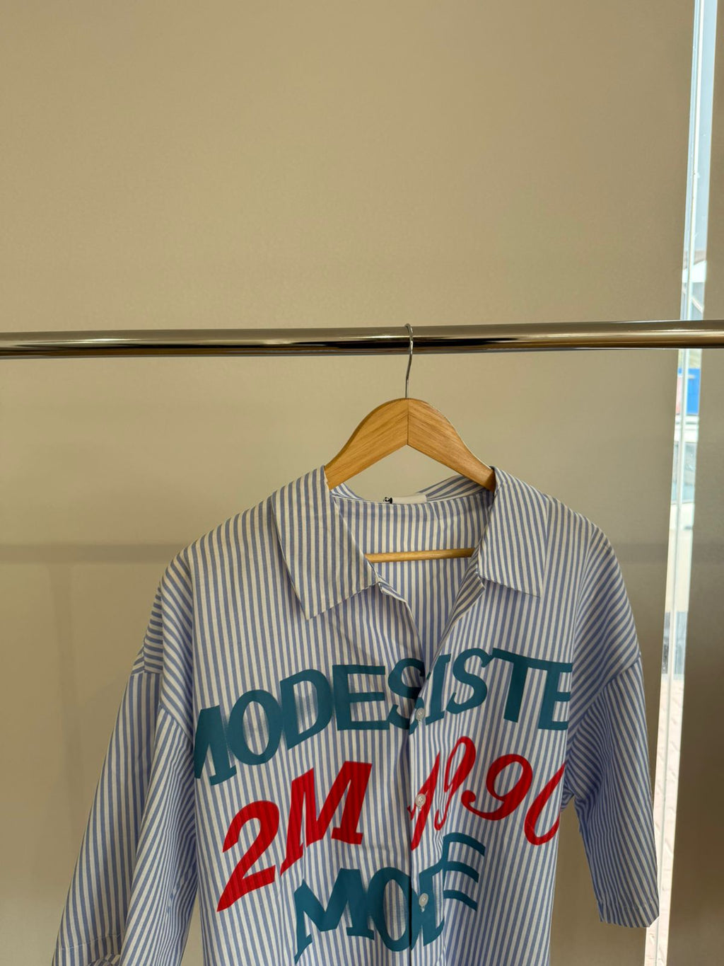 BLUE SHORT-SLEEVE STRIPED SHIRT