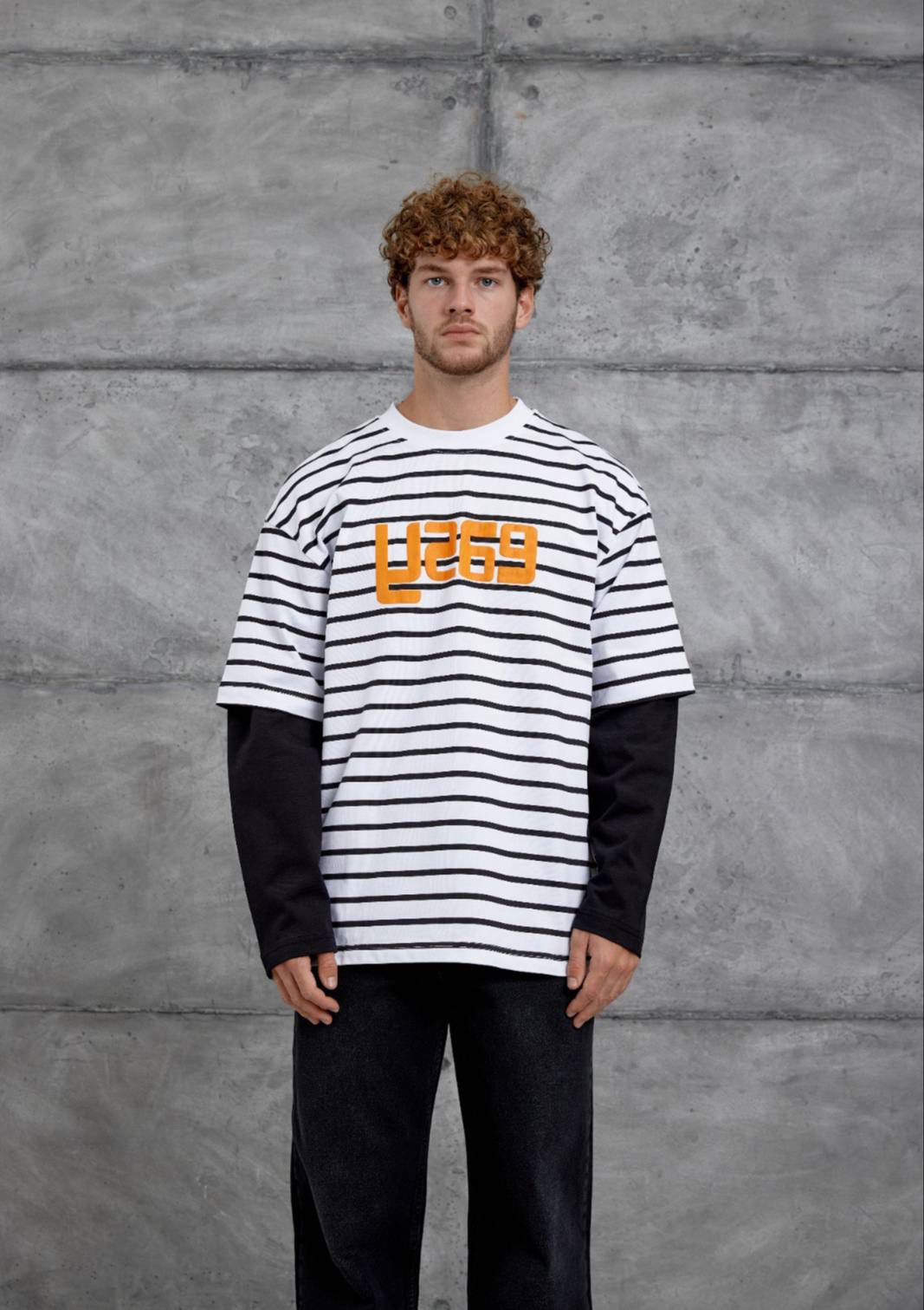 WHITE STRIPED BLACK-SLEEVE SWEATSHIRT
