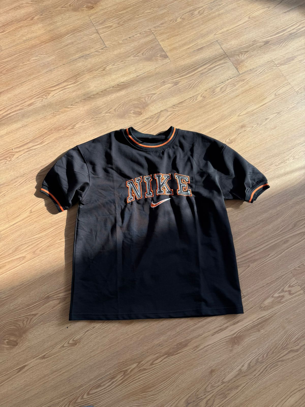 BLACK VINTAGE NIKE T-SHIRT