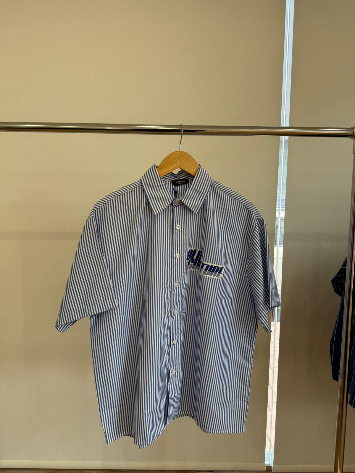 BLUE SHORT-SLEEVE STRIPED SHIRT