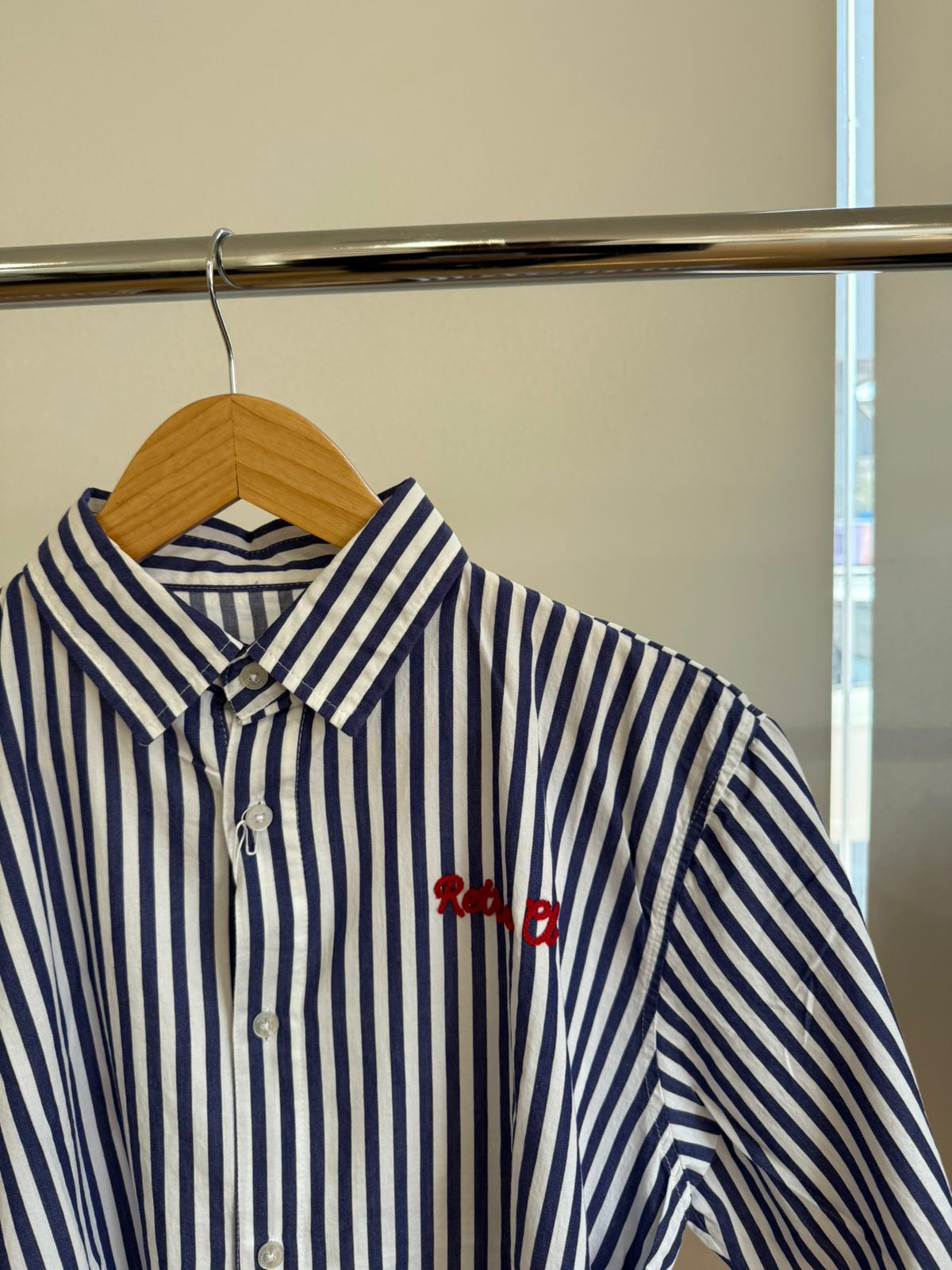 BLACK SHORT-SLEEVE EMBROIDERED SHIRT