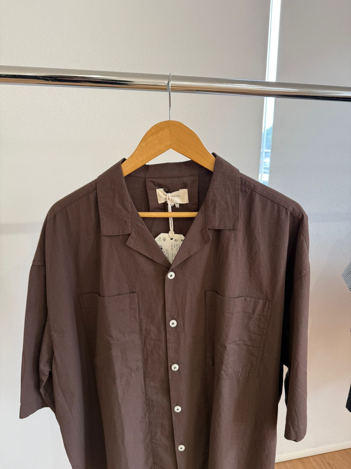 BROWN SHORT-SLEEVE CAMP SHIRT