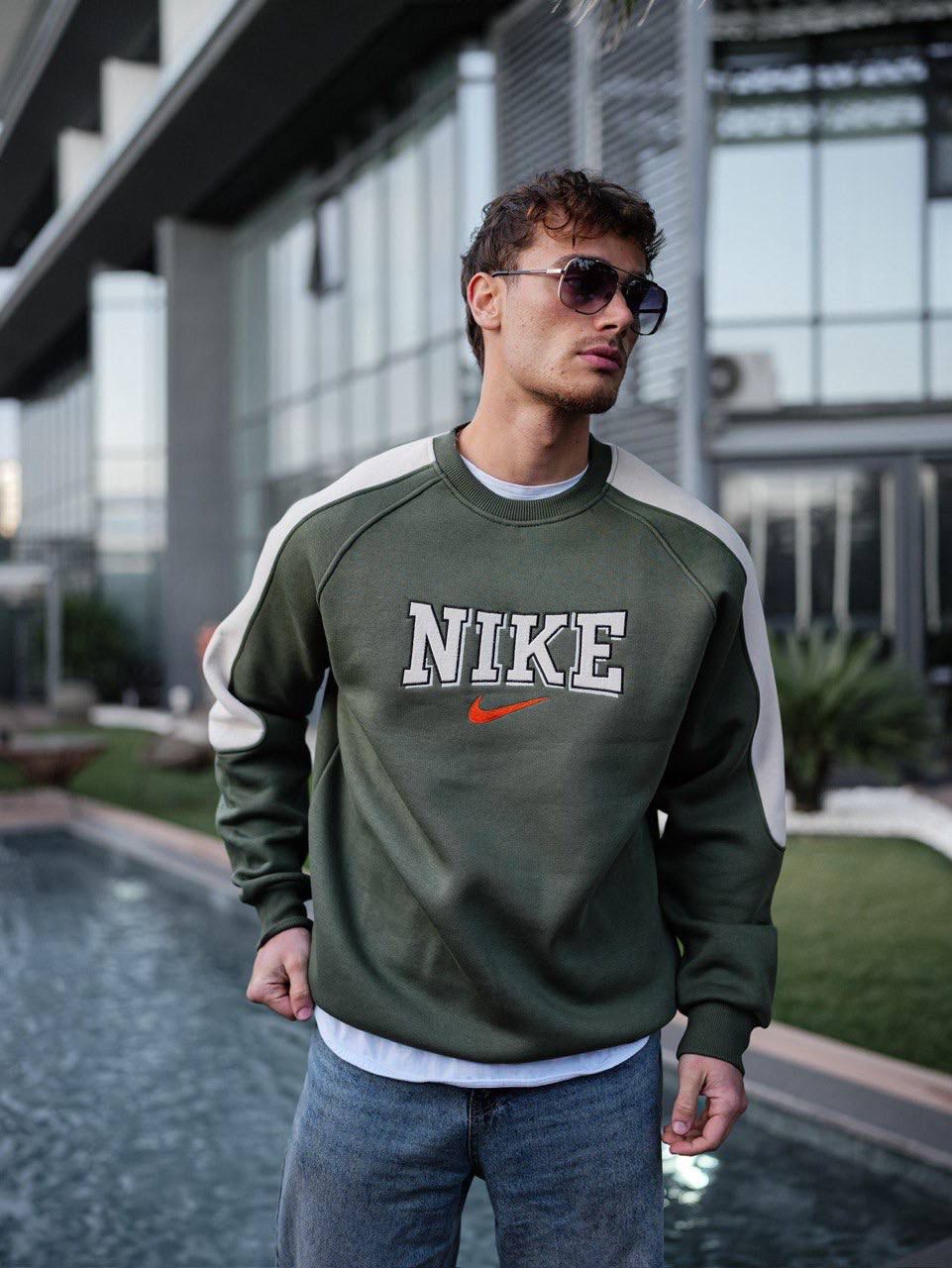 OLIVE GREEN VINTAGE SWEATSHIRT