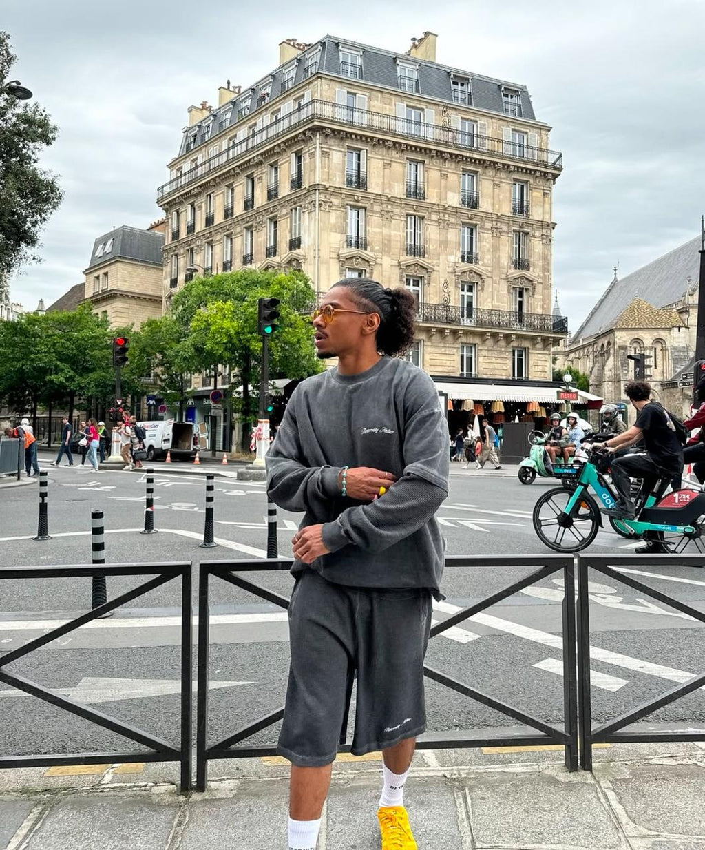 WASHED GREY KNIT-SLEEVE SWEATSHIRT