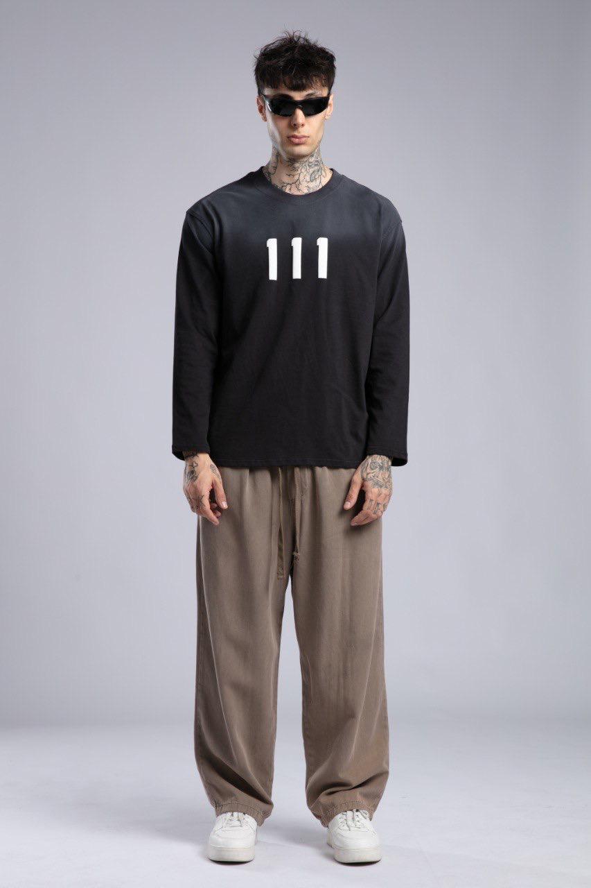 BLACK TRIPLE SWEATSHIRT