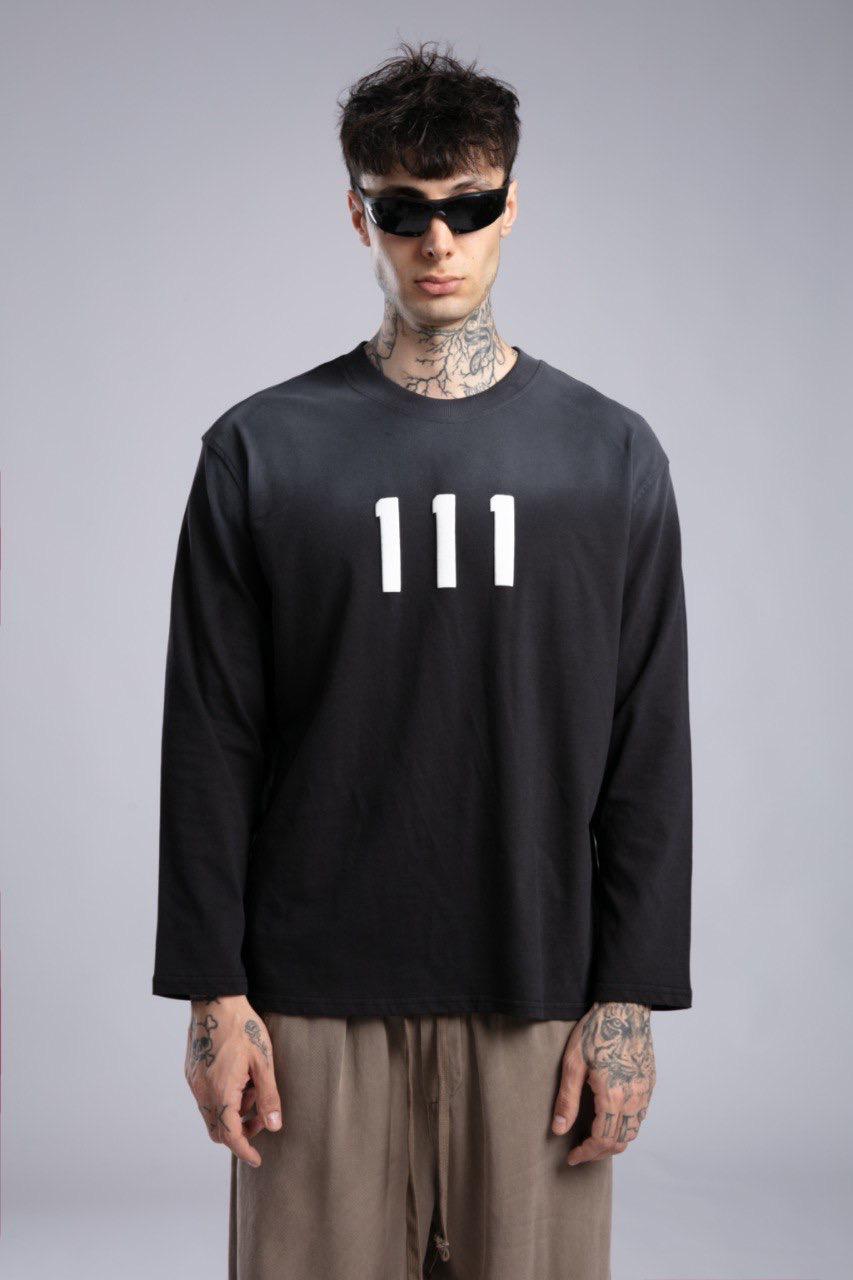 BLACK TRIPLE SWEATSHIRT