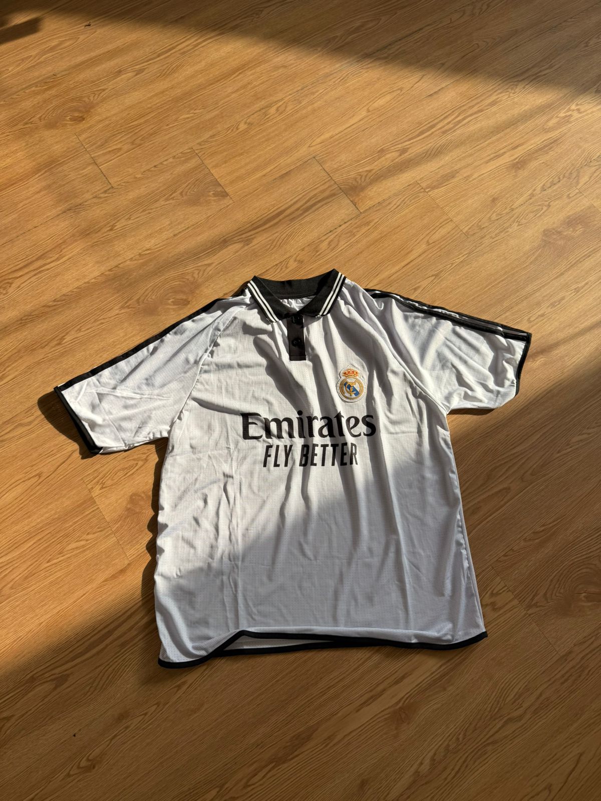 WHITE SHORT-SLEEVE REAL MADRID JERSEY