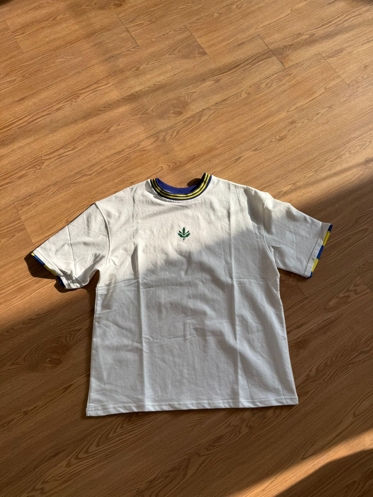 WHITE RINGER NECK EMBROIDERED T-SHIRT